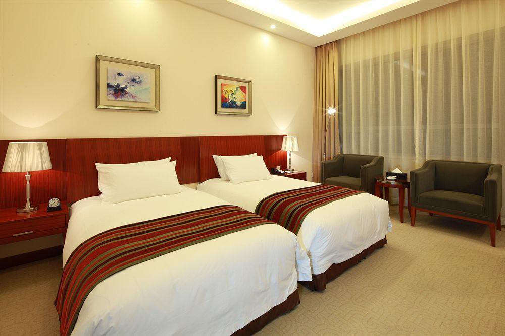 Shanghai Southern Airlines Pearl Hotel Exterior photo